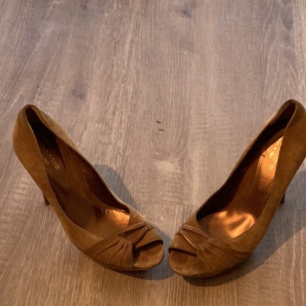 Sergio Rossi size 38 light brown suede 4 inch heel